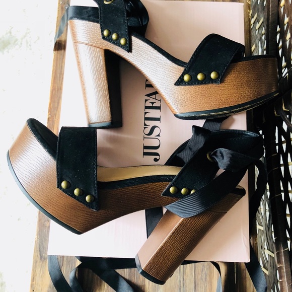 **SOLD** Platform sandals - Picture 1 of 1
